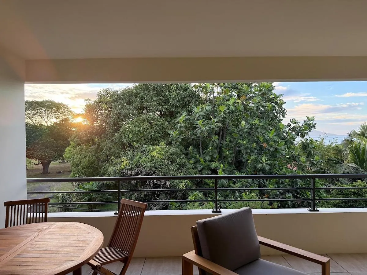 Arbre A Pain Beach Lodge Punaauia  Apartment