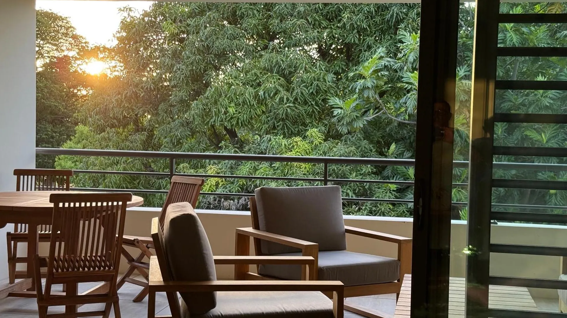Arbre A Pain Beach Lodge Punaauia